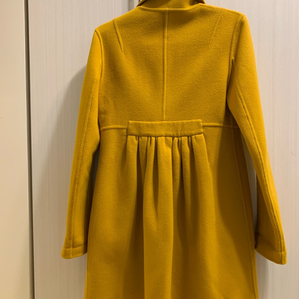 Coat  made by N 21 ….Lana wool . Size 40 . Made in Italy.. No lining ..